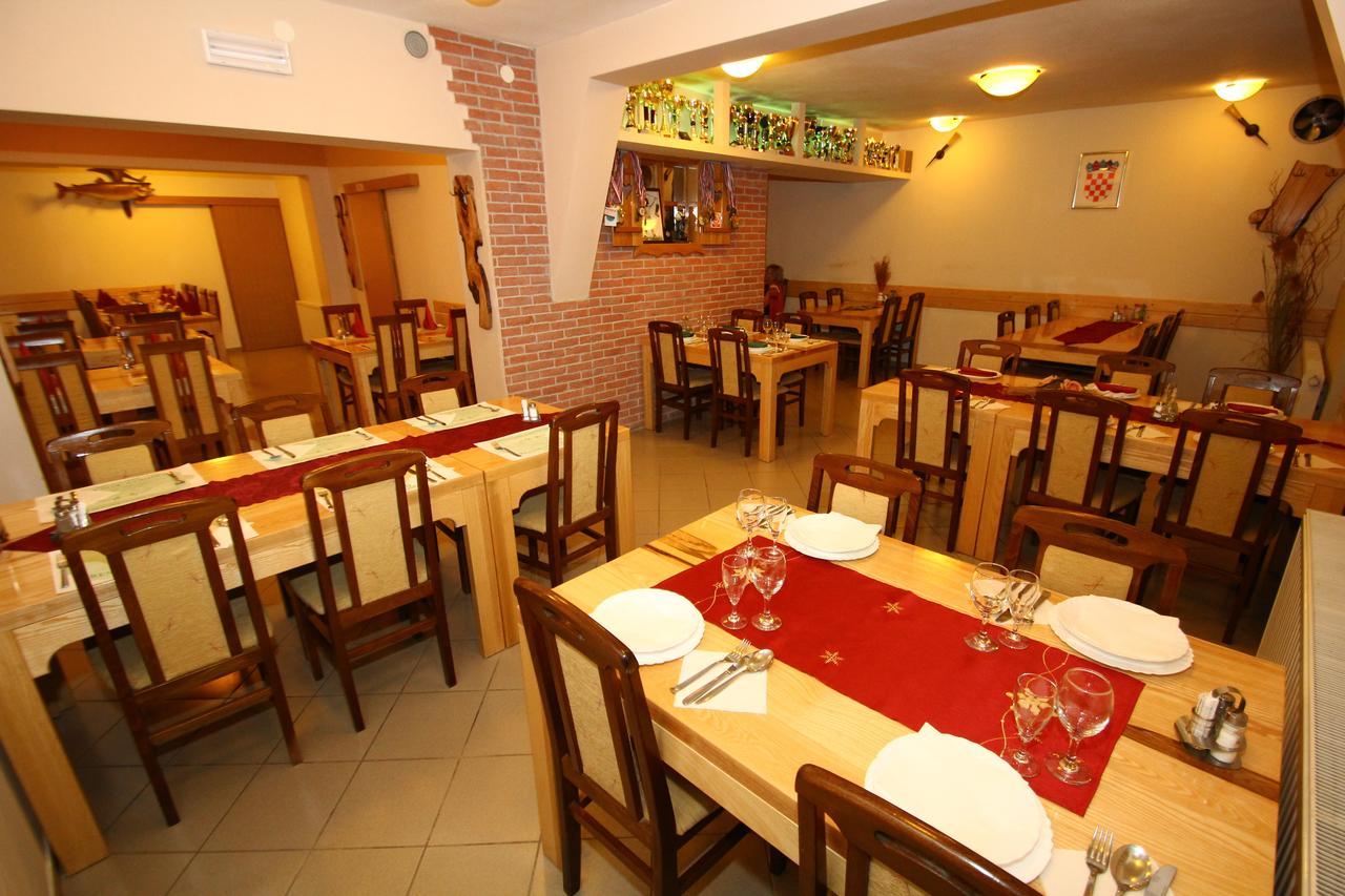 Bed and Breakfast Kod Ribica à Jasenovac Extérieur photo